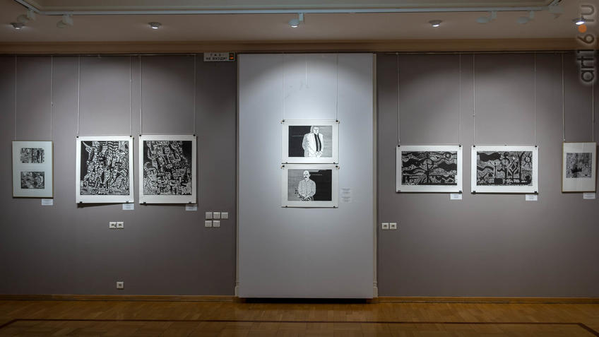 Фото №962067. Фрагмент экспозиции V Казанской международной биеннале печатной графики