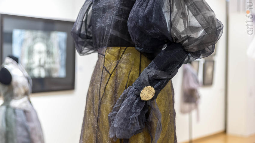 Фото №962157. Платье "Черный человек". 2019, разм. 44. (фрагмент)