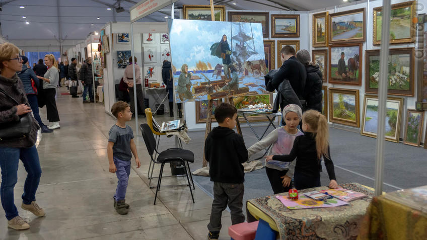 Фото №964086. Экспозиция работ Рустема Хузина