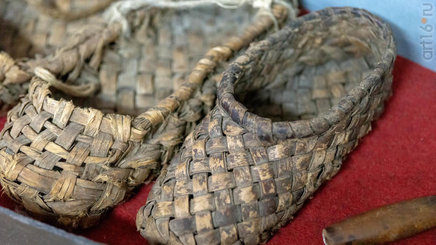 Фото №965434. Русские и татарские лапти