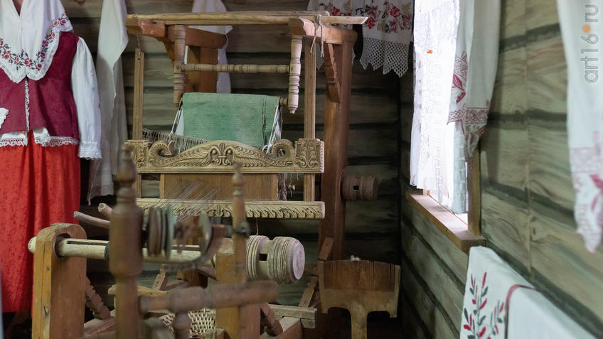 Фото №965484. Фрагмент экспозиции  "Интерьер крестьянской избы конец XIXв."