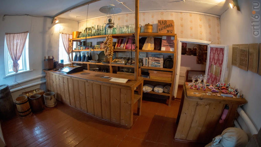 Фото №965614. Фрагмент интерьера торговой лавки