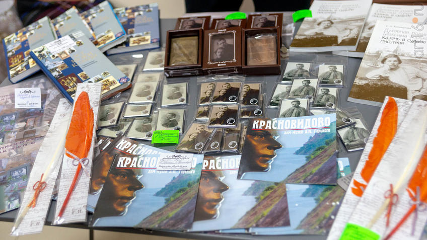 Фото №965714. Выставка-распродажа сувениров из Музея Горького в Казани