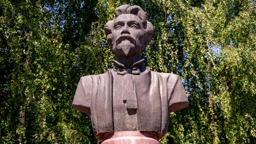 Фото №970243. Бюст Пятницкого М.Е. в Воронеже, проспект Революции, 36