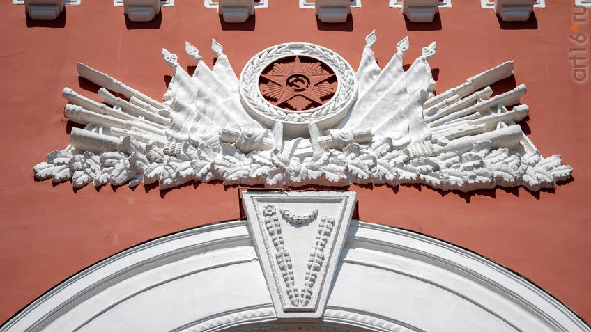 Фото №970273. Фрагмент архитектурных украшательств  Дома молодежи