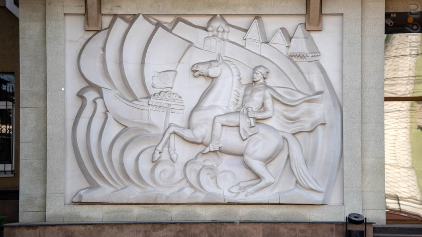 Фото №970303. Горельеф на Доме связи (пр.Революции, 35), "Почта"