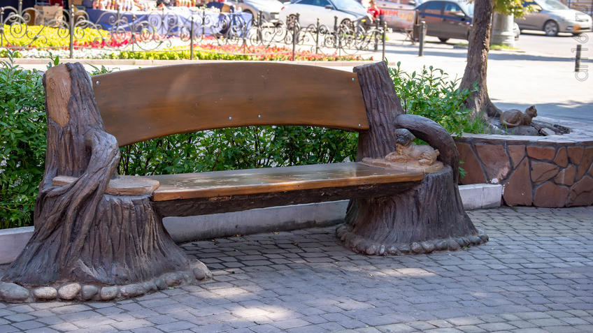 Фото №970488. Скамейка в сквере с мопсом. Воронеж, пр. Революции