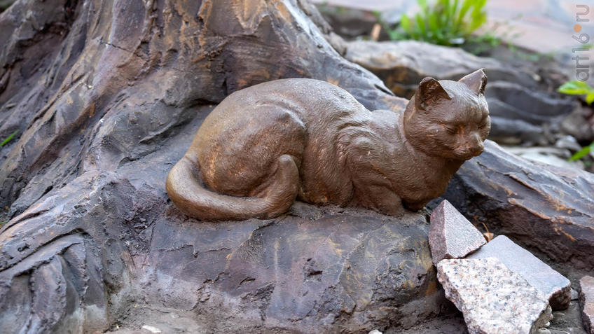 Фото №970498. Кошка под деревом (скульптура)