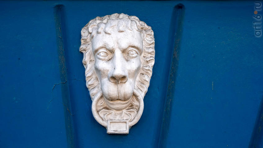 Фото №970608. Лепная маска льва на доме 27  пр. Революции