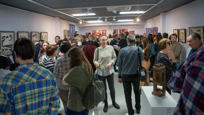 Фото №970958. На выставке Массимо Гьотти  «Гуманность металла»