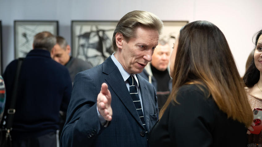 Фото №971002. Энцо Форнаро, куратор выставки