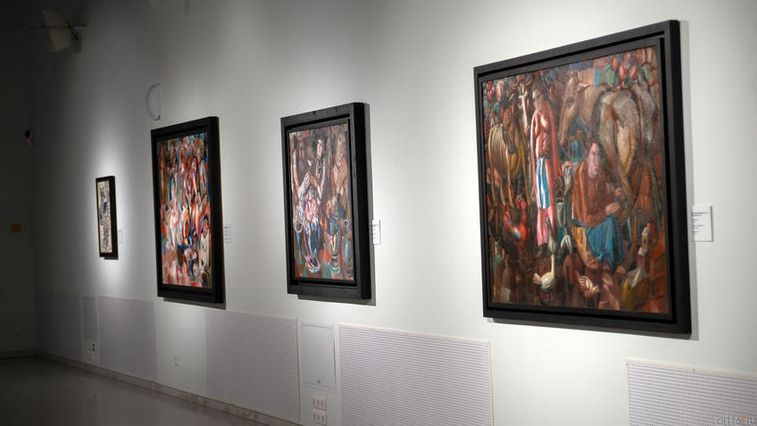 Фото №971059. Фрагмент экспозиции выставки «Глаз видящий, глаз знающий» Павла Филонова