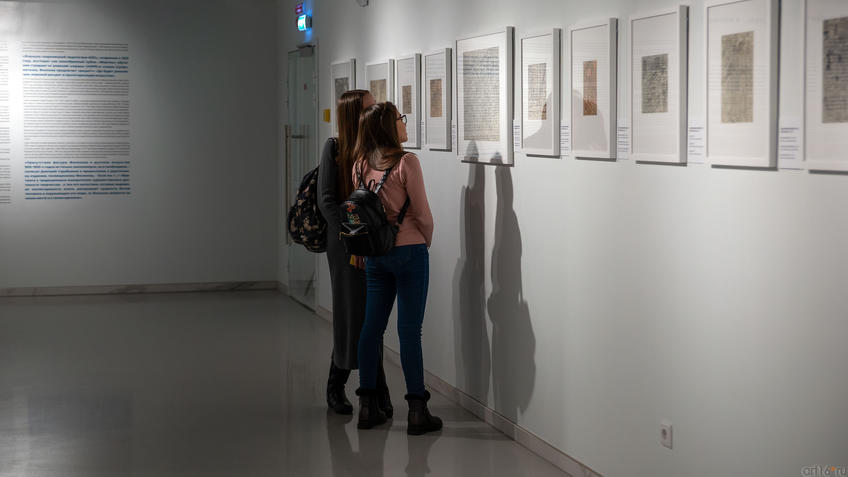 Фото №971129. Фрагмент экспозиции выставки «Глаз видящий, глаз знающий» Павла Филонова