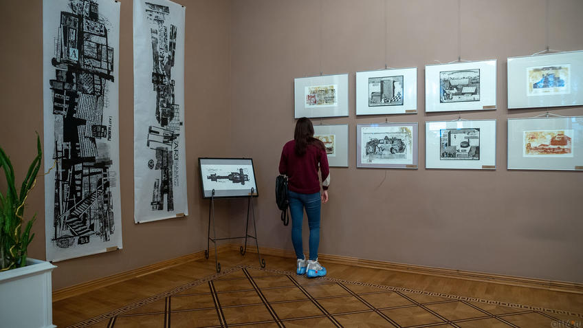 Фото №971379. На выставке «Пространство города». Работы Александра Артамонова