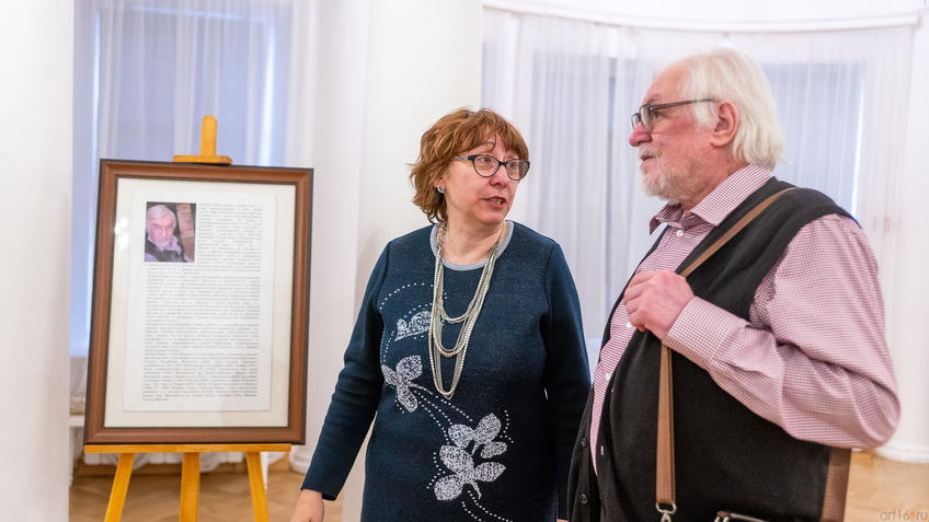 Фото №974500. Евгений Канев с  супругой Наталией в экспозиции выставки «С благодарностью — Казани»