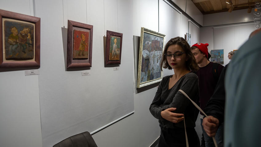 Фото №975048. На выставке Олега Иванова