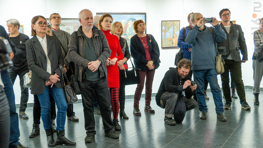 Фото №975068. На вернисаже выставки Олега Иванова