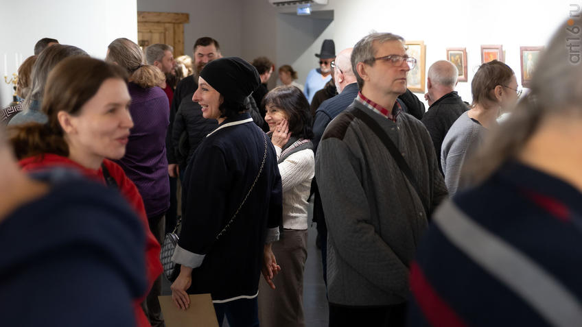 Фото №975163. На вернисаже выставки Олега Иванова