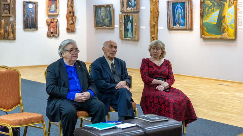 Фото №975340. Круглый стол: Марсель Бакиров, Равиль Файзуллин, Милеуша Хабетдинова