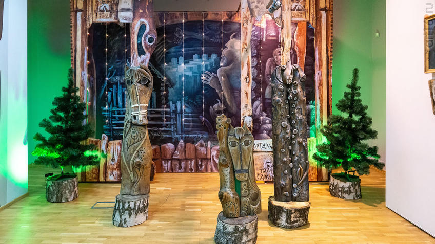 Фото №975365. Фрагмент экспозиции выставки работ Ахсана Фатхутдинова