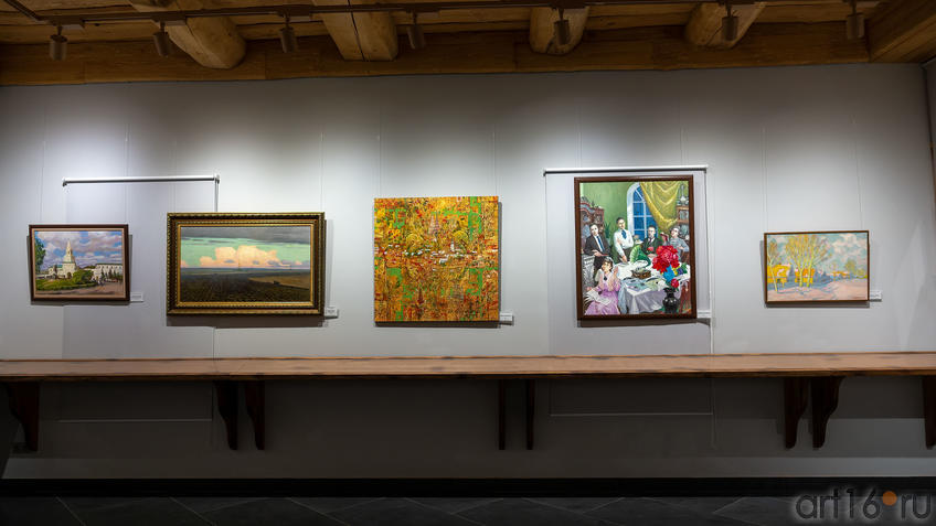 Фото №976895. Фрагмент экспозиции выставки к 100-летию ТАССР (2 этаж)