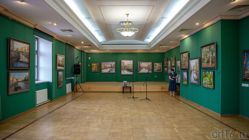 Фото №979187. Фрагмент экспозиции выставки Азата Галимова «Между Западом и Востоком»