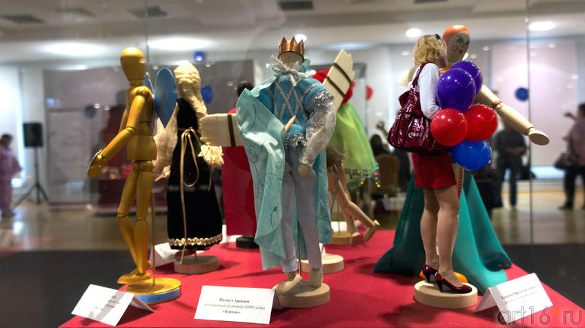 Фото №98065. В цетре: Король. Махмуд Аракаев, музыкальный редактор БИМ-радио