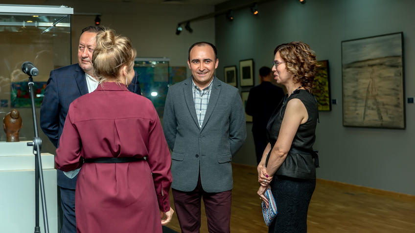 Фото №980825. На открытии выставки «Родник любви и вдохновения»