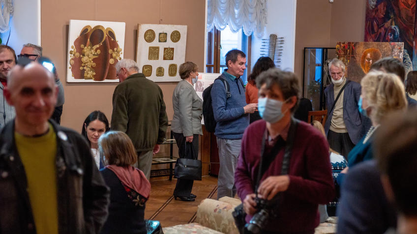 Фото №980943. На открытии «Выставка 6 молодых художников. Взгляд через 50 лет»