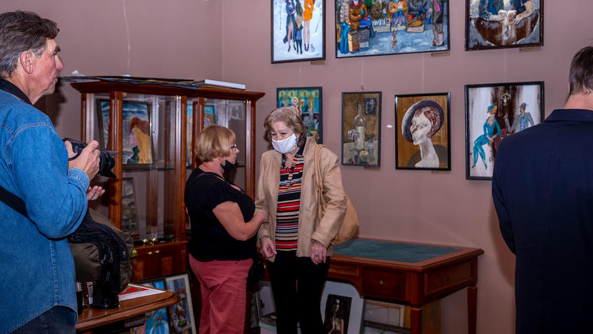 Фото №980959. На открытии «Выставка 6 молодых художников. Взгляд через 50 лет»