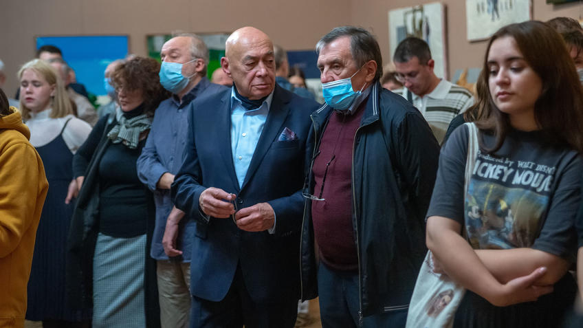 Фото №980994. На открытии «Выставка 6 молодых художников. Взгляд через 50 лет»