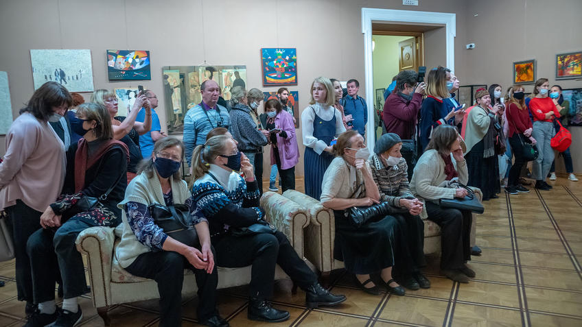 Фото №981169. На открытиии «Выставки 6 молодых художников. Взгляд через 50 лет»