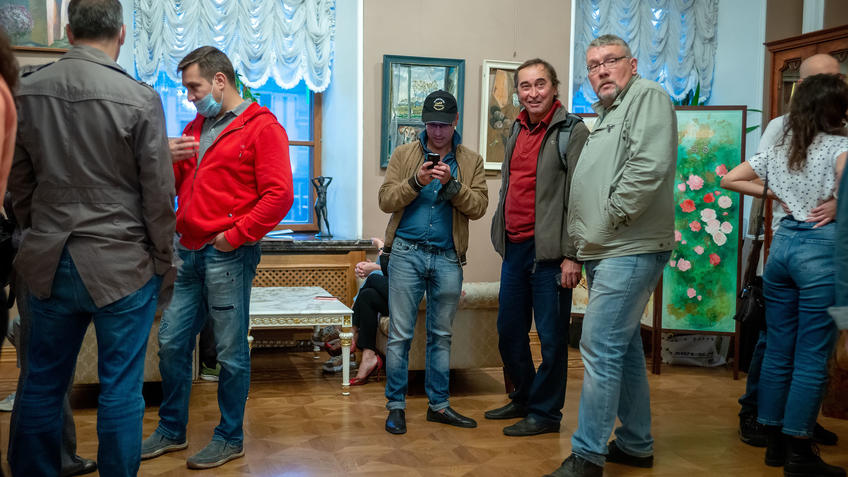 Фото №981179. На открытиии «Выставки 6 молодых художников. Взгляд через 50 лет»