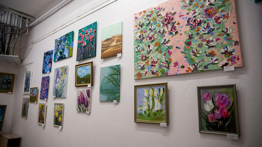 Фото №982130. Фрагмент экспозиции выставки «АРТ ИНТЕРЬЕР». Тема цветов