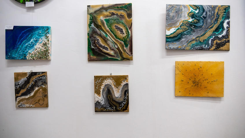 Фото №982135. Уголокэкспозиции с работами Ирины Симановой