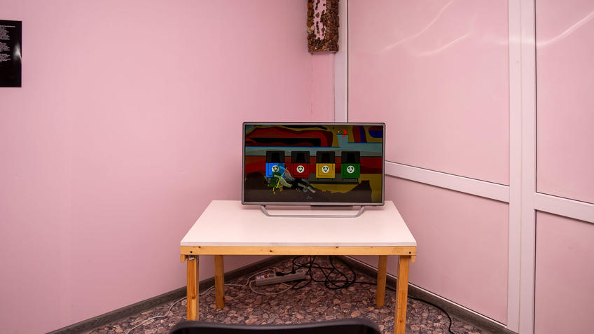 Фото №982961.  На экране стоп-кадр из мультфильма В.Муртазина о выборе контейнера  под  мусор