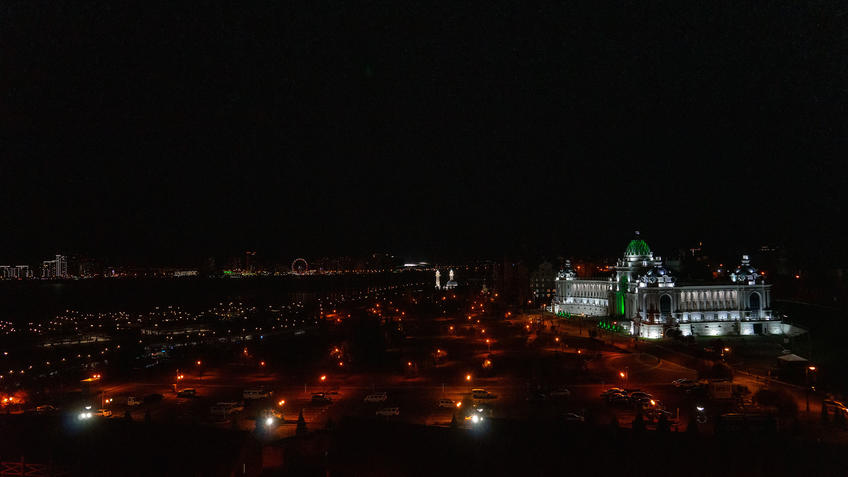 Фото №983206. Вид на Дворец земледельцев со смотровой площадки Казанского Кремля. Казань,октябрь 2020, вечер