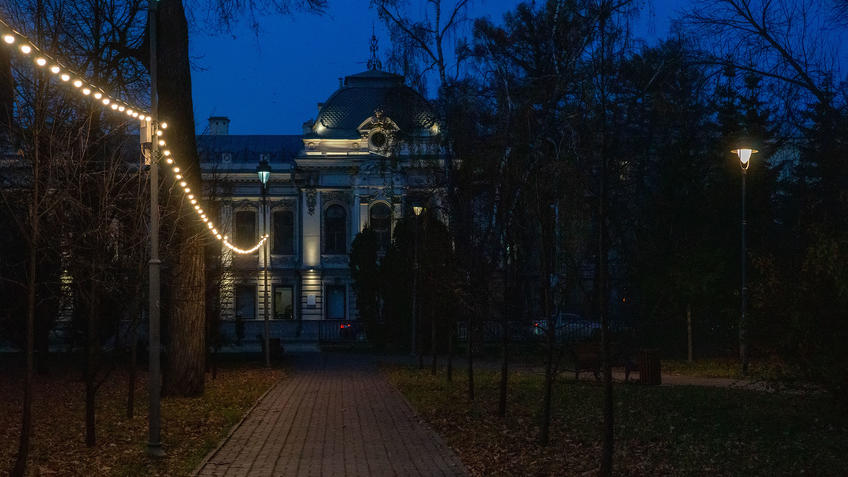 Фото №983895. Вид на дом Чукашева из Лядского сада. Сумерки, Казань, Горького 19 б.
