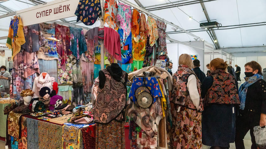 Фото №984302. Супер шёлк на на АРТ - Галерее, Казань 2020