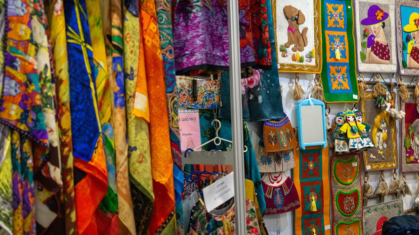 Фото №984317. Изделия из войлока и шёлка на АРТ - Галерее, Казань 2020