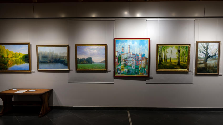 Фото №985534. Фрагмент экспозиции выставки Тахира Ильясова «Родник моей души»