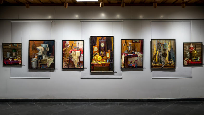 Фото №985539. Фрагмент экспозиции выставки Тахира Ильясова «Родник моей души»