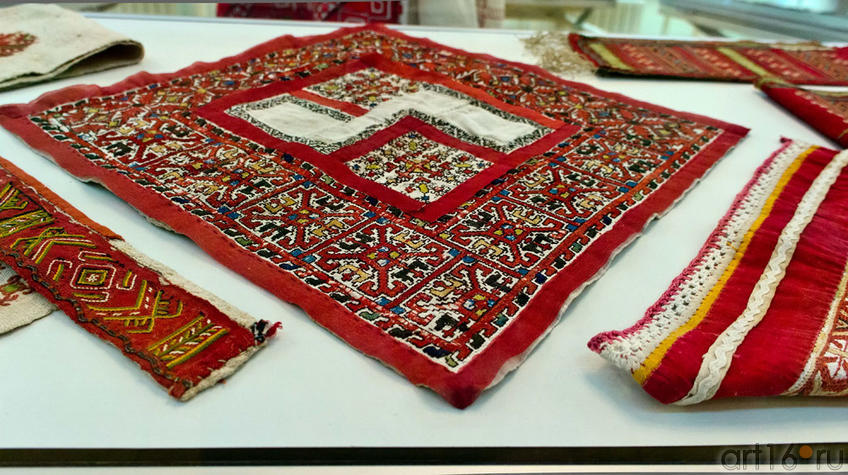 Фото №98699. Фрагмент экспозиции выставки  "Искусство чувашского народа". Неизвестный автор