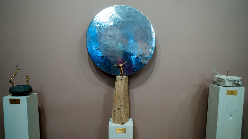 Фото №988258. Фрагмент экспозиции выставки «Апокалипсис. Возрождение». Адель Халиуллин