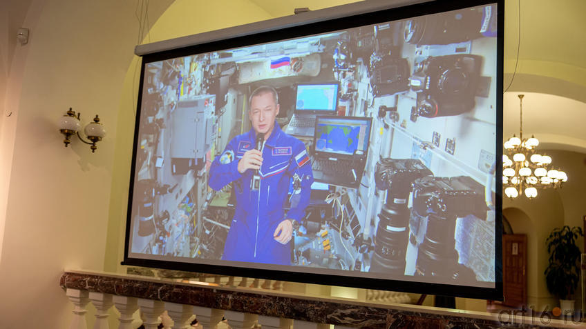 Фото №988813. Прямая связь с МКС. Командир экипажа МКС Сергей Рыжиков