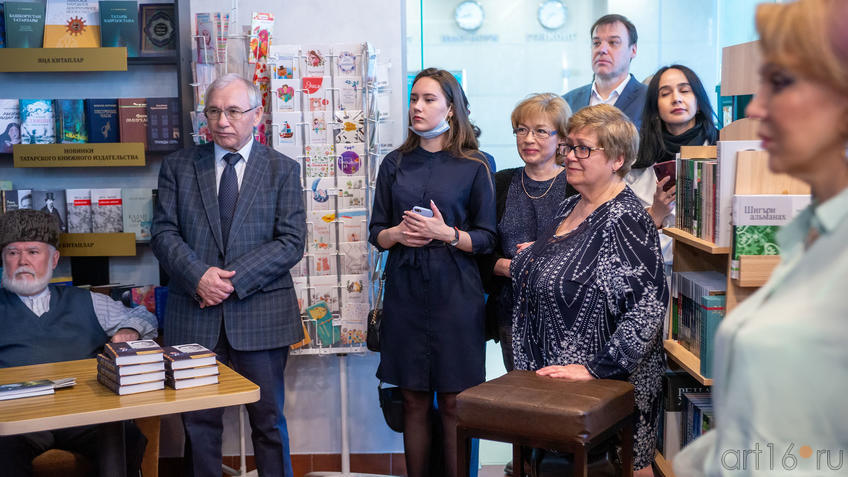 Фото №988865. На презентации книги Ахата Мушинского «Запах анисовых яблок» в Литературном кафе «Татамедиа»