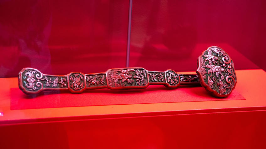 Фото №990206. Жезл жуи с изображением даосских бессмертных