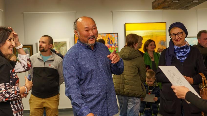 Фото №990886. Бато Дугаржапов на открытии выстакви «Мы вместе»