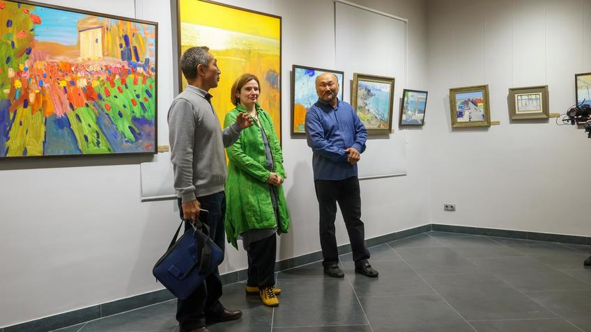 Фото №991061. На открытии выставки  «Мы можем». Бато Дугаржапов, Ирина Митрикова