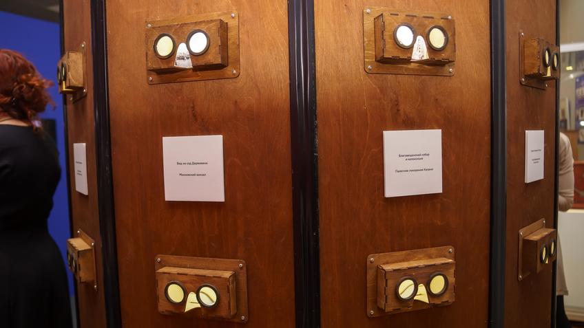 Фото №991926. Шкаф для просмотра старинных изображений  видов Казани